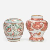 Two Chinese famille verte decorated porcelain jars 17th/18th century
