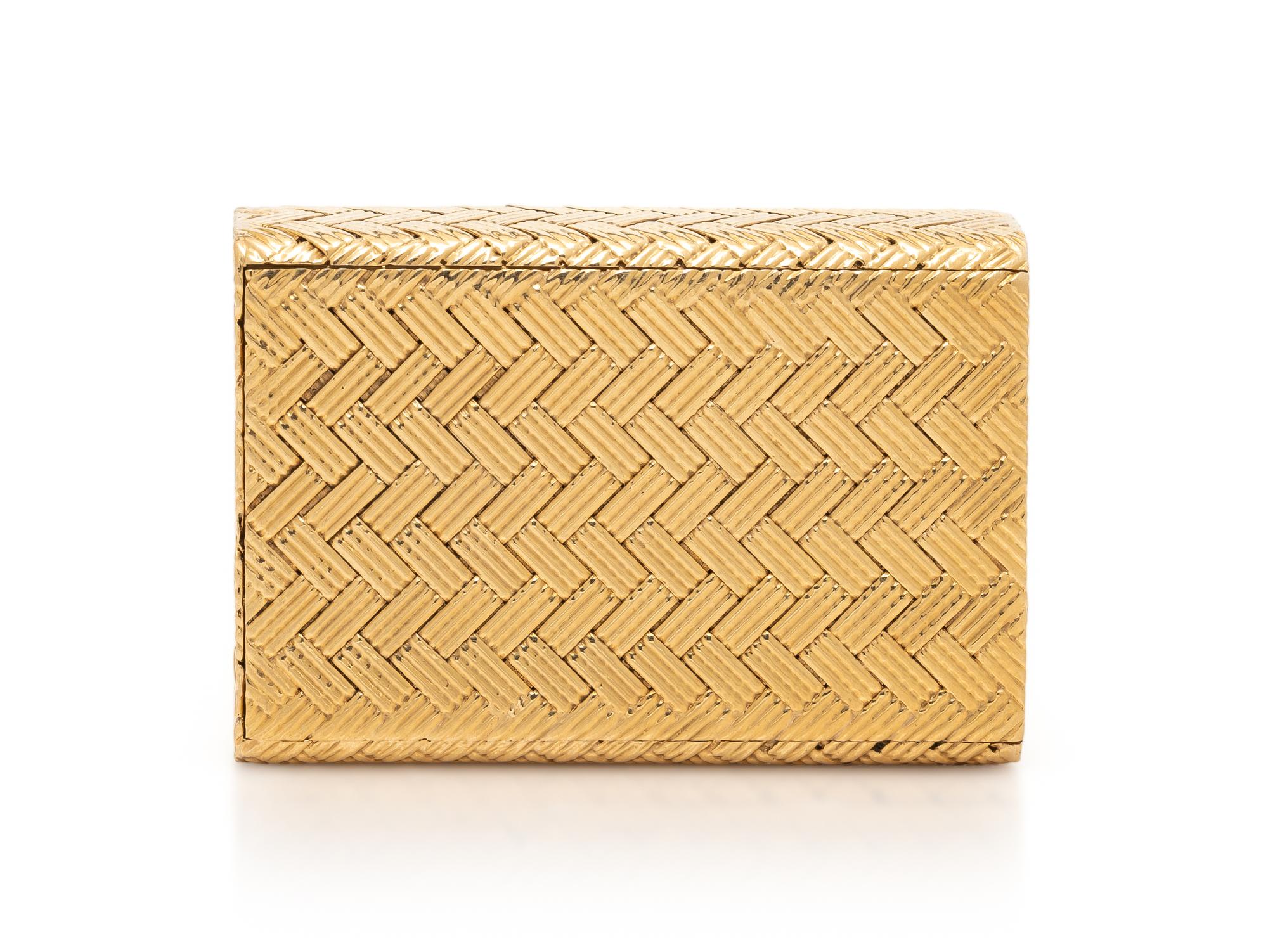 ITALIAN, YELLOW ENGINE TURNED GOLD PILL BOX