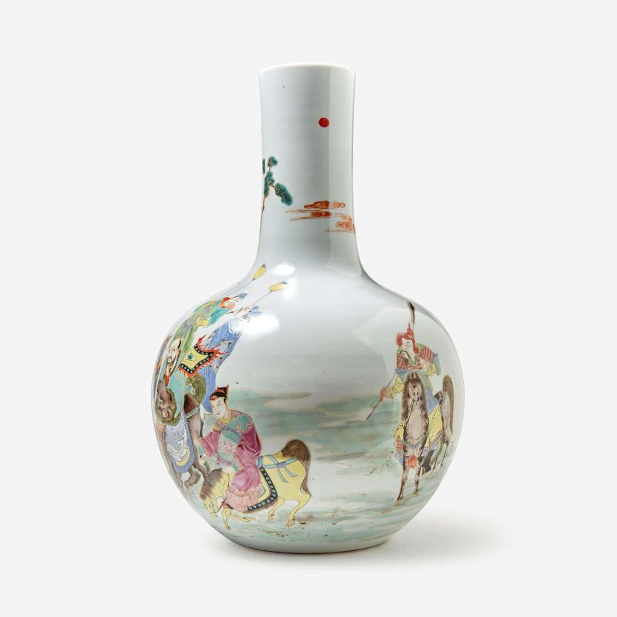 A large Chinese famille rose-decorated porcelain bottle vase, Tianqiuping 珐琅彩大天球瓶