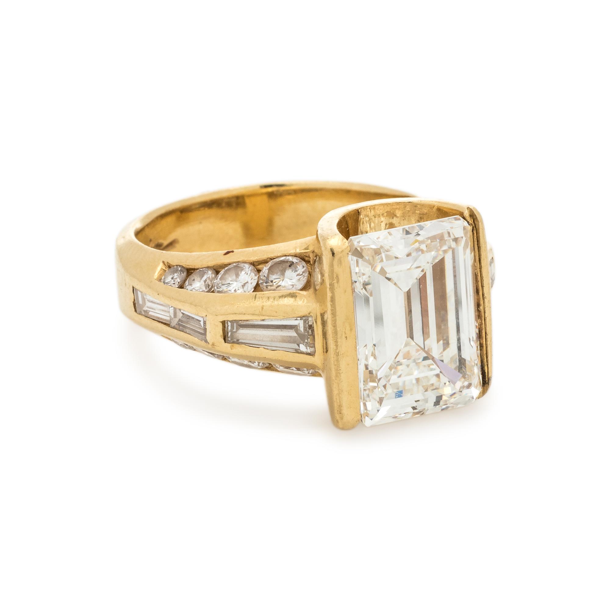 DIAMOND RING