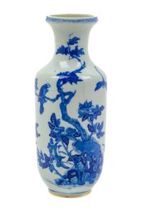A Chinese Blue and White Porcelain Vase