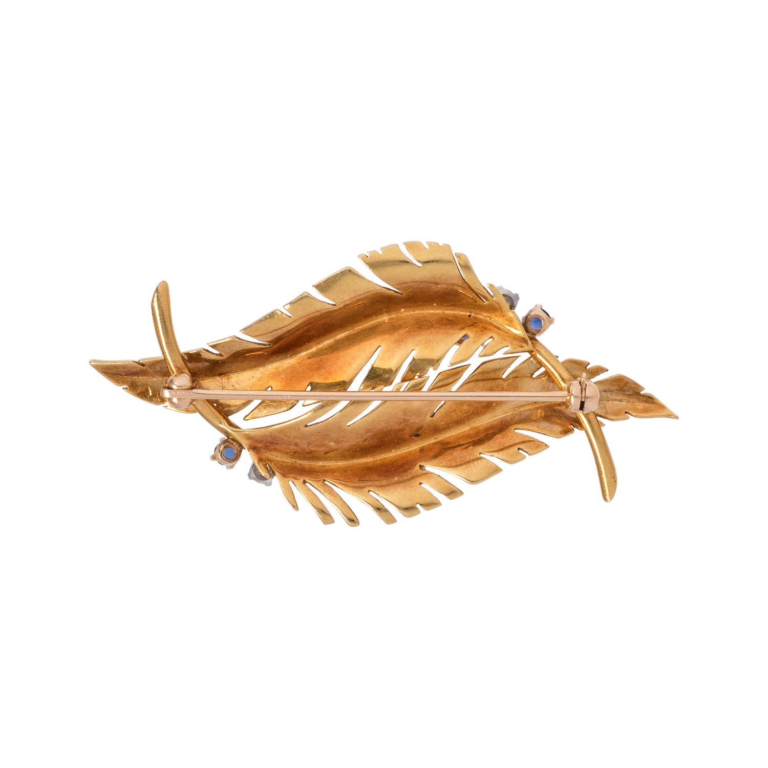 YELLOW GOLD, DIAMOND, SAPPHIRE AND EMERALD FEATHER BROOCH