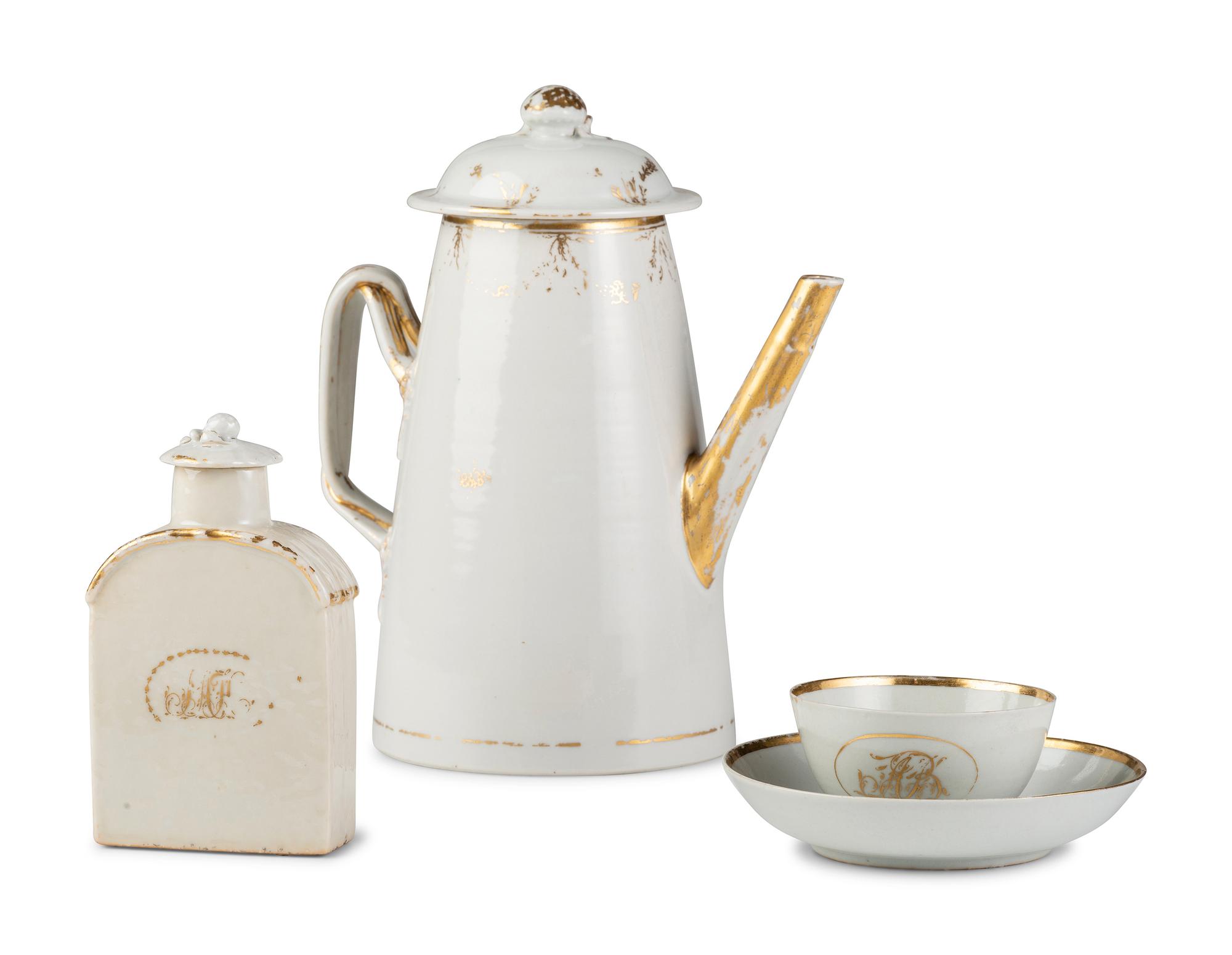Four Chinese Export Parcel-Gilt Porcelain Table Articles