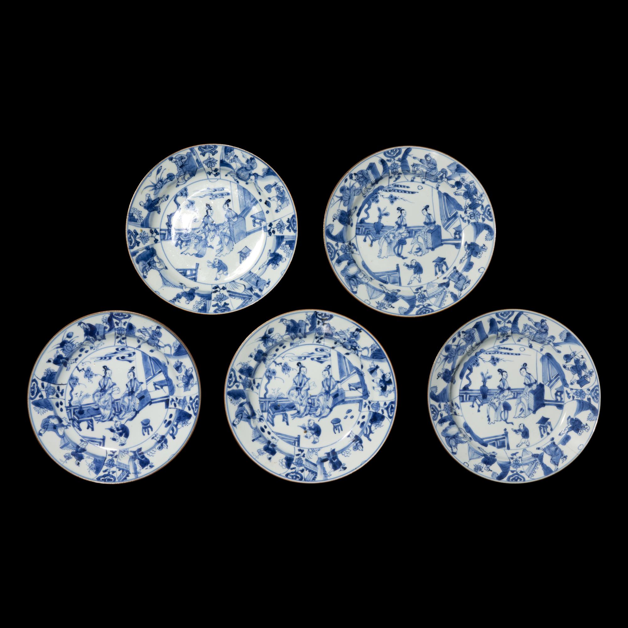 Seven Chinese Porcelain Plates, 18th Century 清中期 賞盤七件