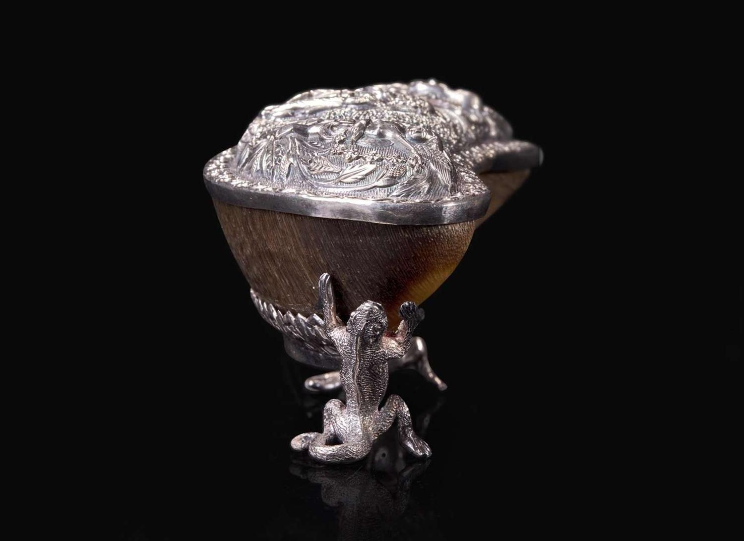 An unusual Indian silver-mounted buffalo horn box 印度嵌銀牛角盒