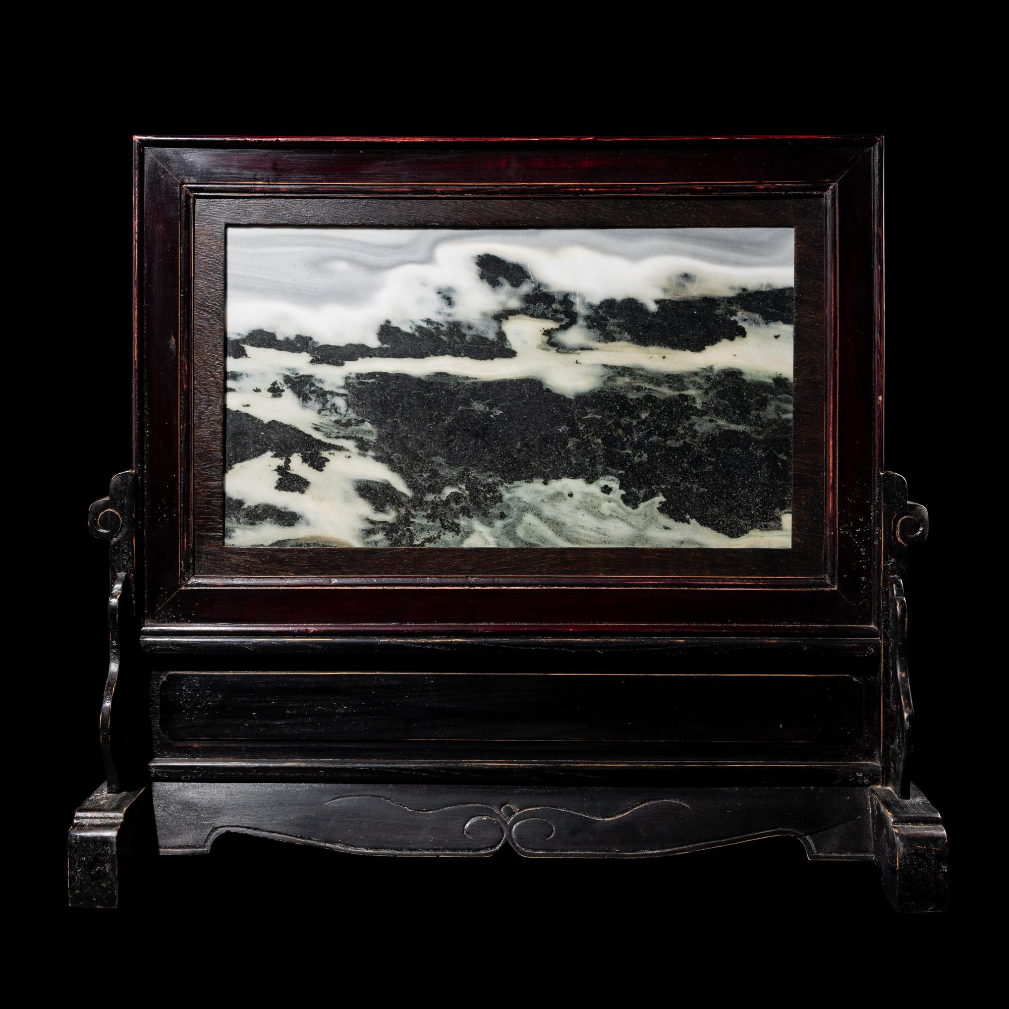 A Chinese 'Dreamstone' Marble Inset Wood Table Screen, 20th Century 二十世紀 硬木嵌理石插屏