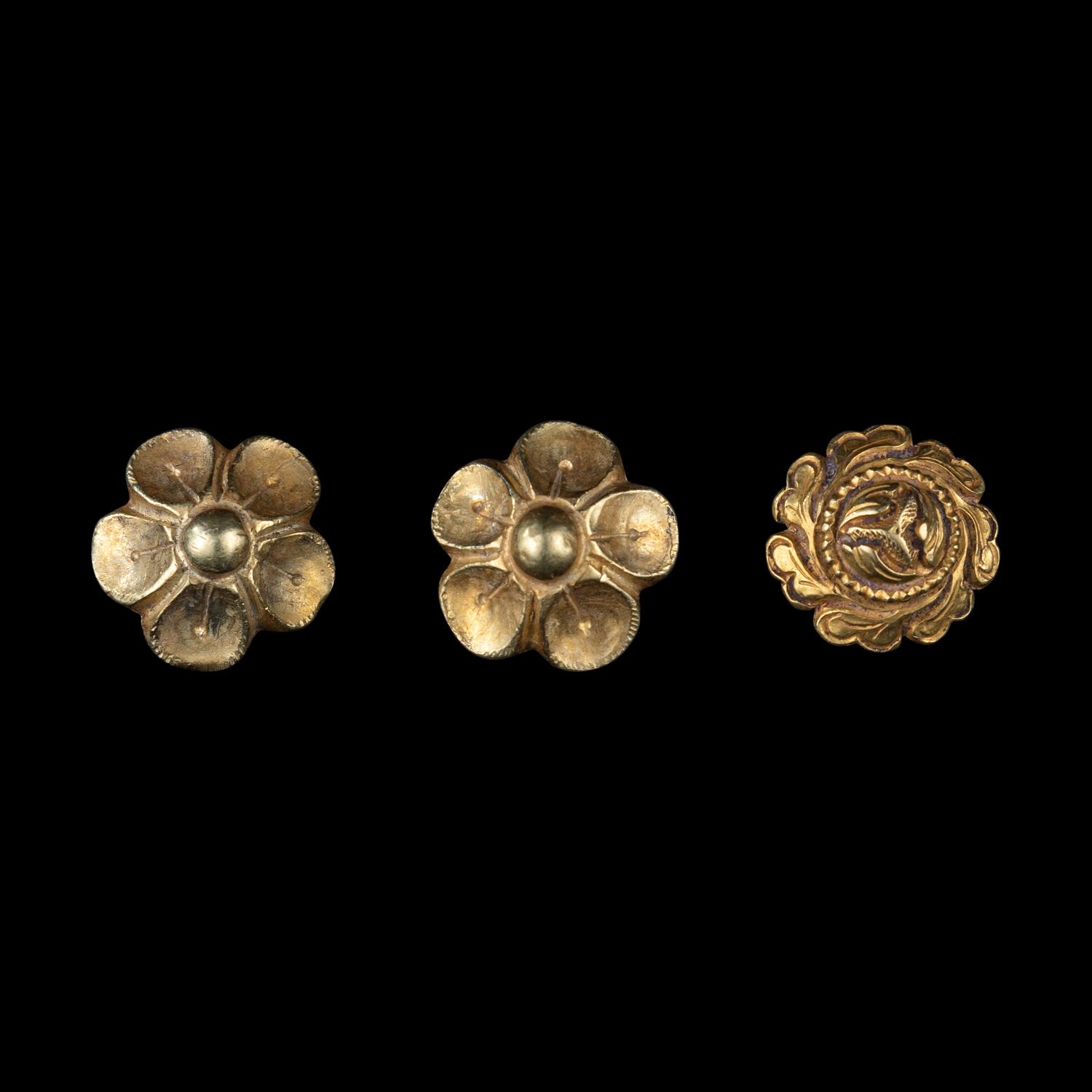 Three Chinese Gold 'Floral' Hair Pins, Zan, Ming Dynasty 明 梅花、牡丹頭金錐腳簪