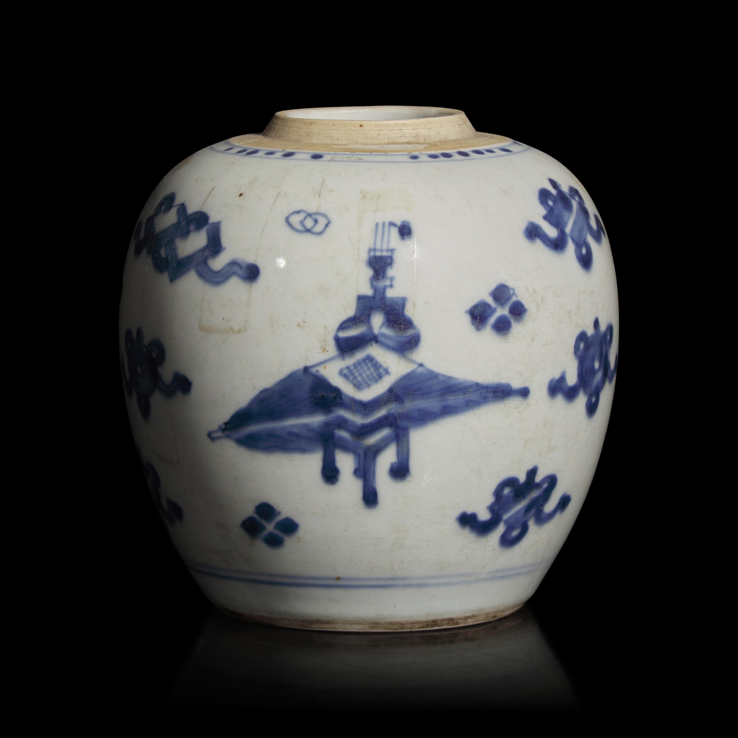 A Chinese Blue and White Porcelain Ginger Jar, 19th Century — 清晚期 青花博古圖罐