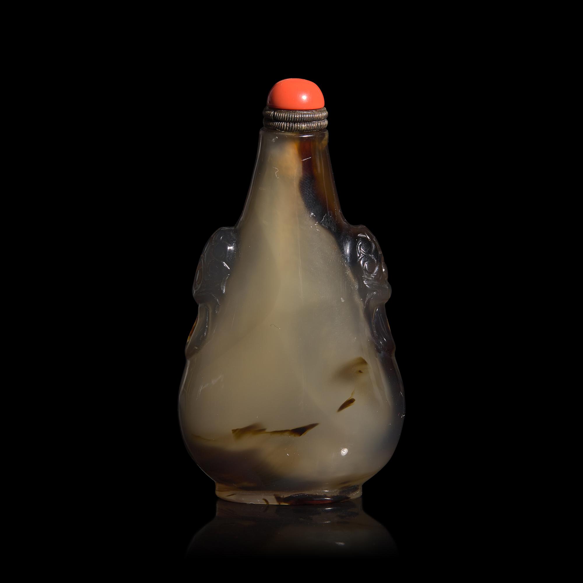 A Chinese Carved Agate Snuff Bottle