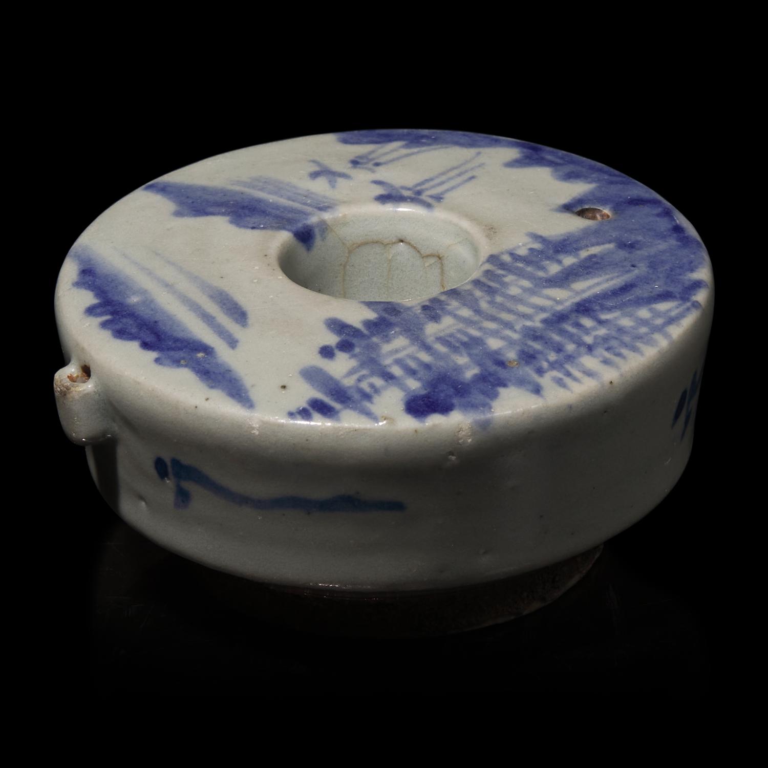 A Korean Blue and White Porcelain 'Landscape' Water Dropper, 19th Century 十九世紀 朝鮮青花山水紋硯滴
