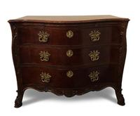 A George II Style Carved Mahogany Serpentine Fronted Chest of Drawers Height 35 3/4 x width 44 x depth 21 inches. — 19TH CENTURY
