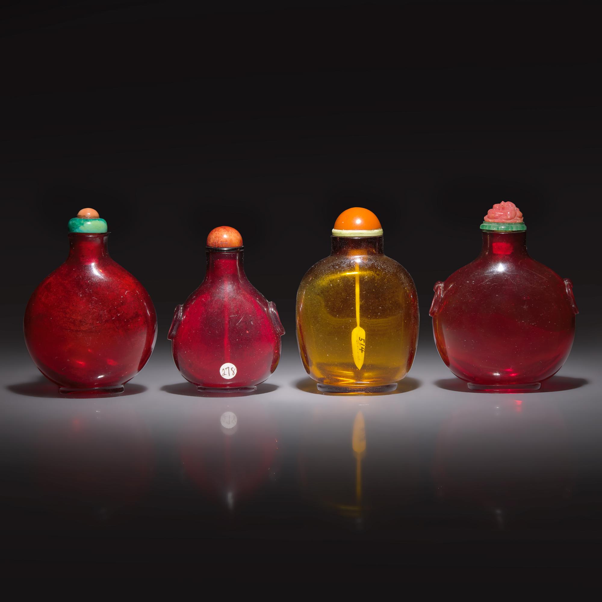 Four Chinese Ruby and Amber Glass Snuff Bottles — 寶石紅及琥珀料鼻烟壺四支