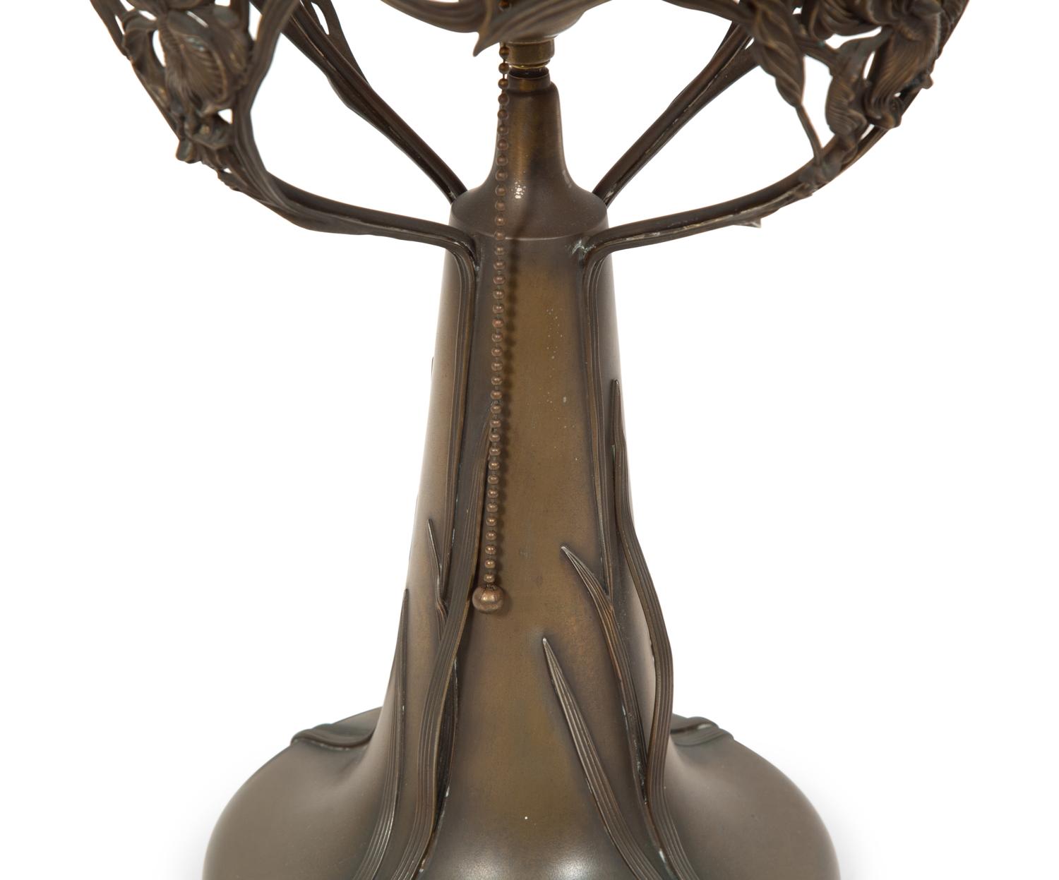 A Pairpoint Puffy Three Color Rose Table Lamp
