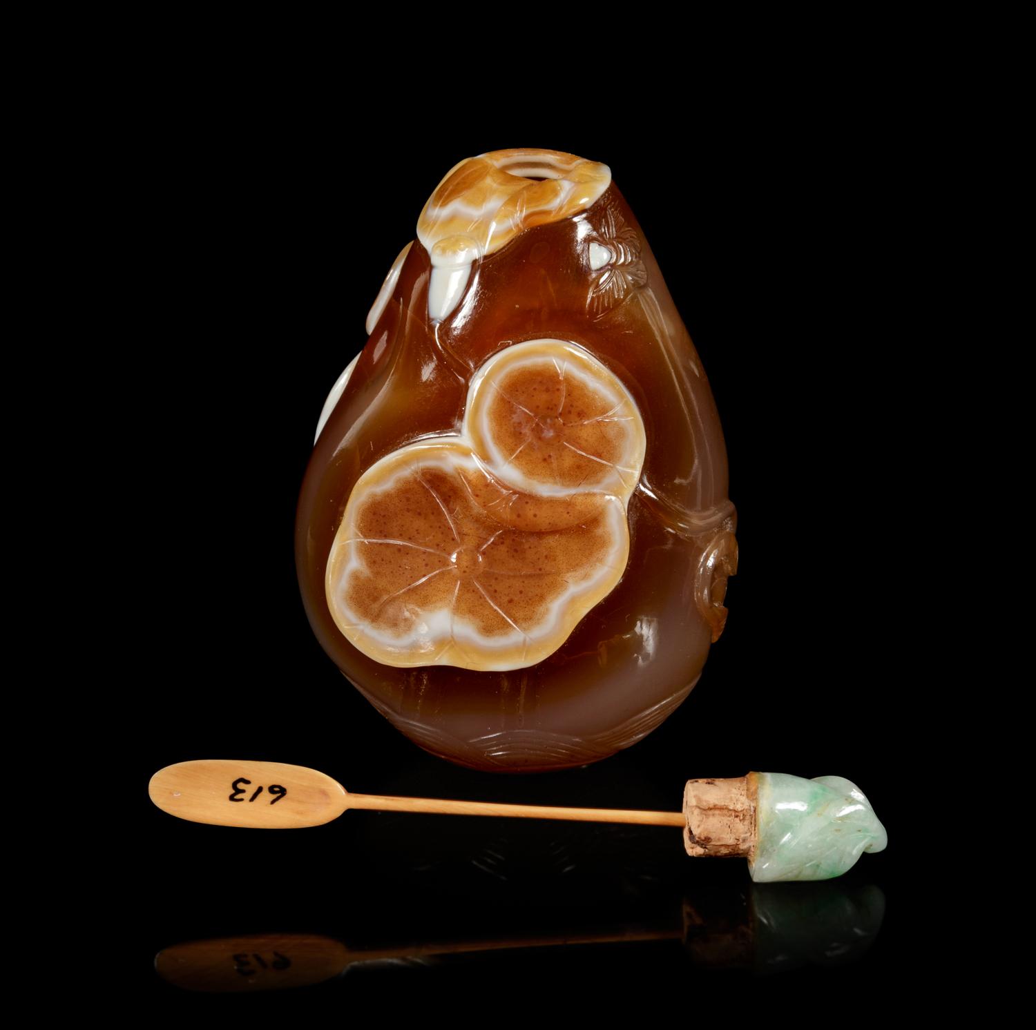A Carved Agate Jujube-Form Snuff Bottle