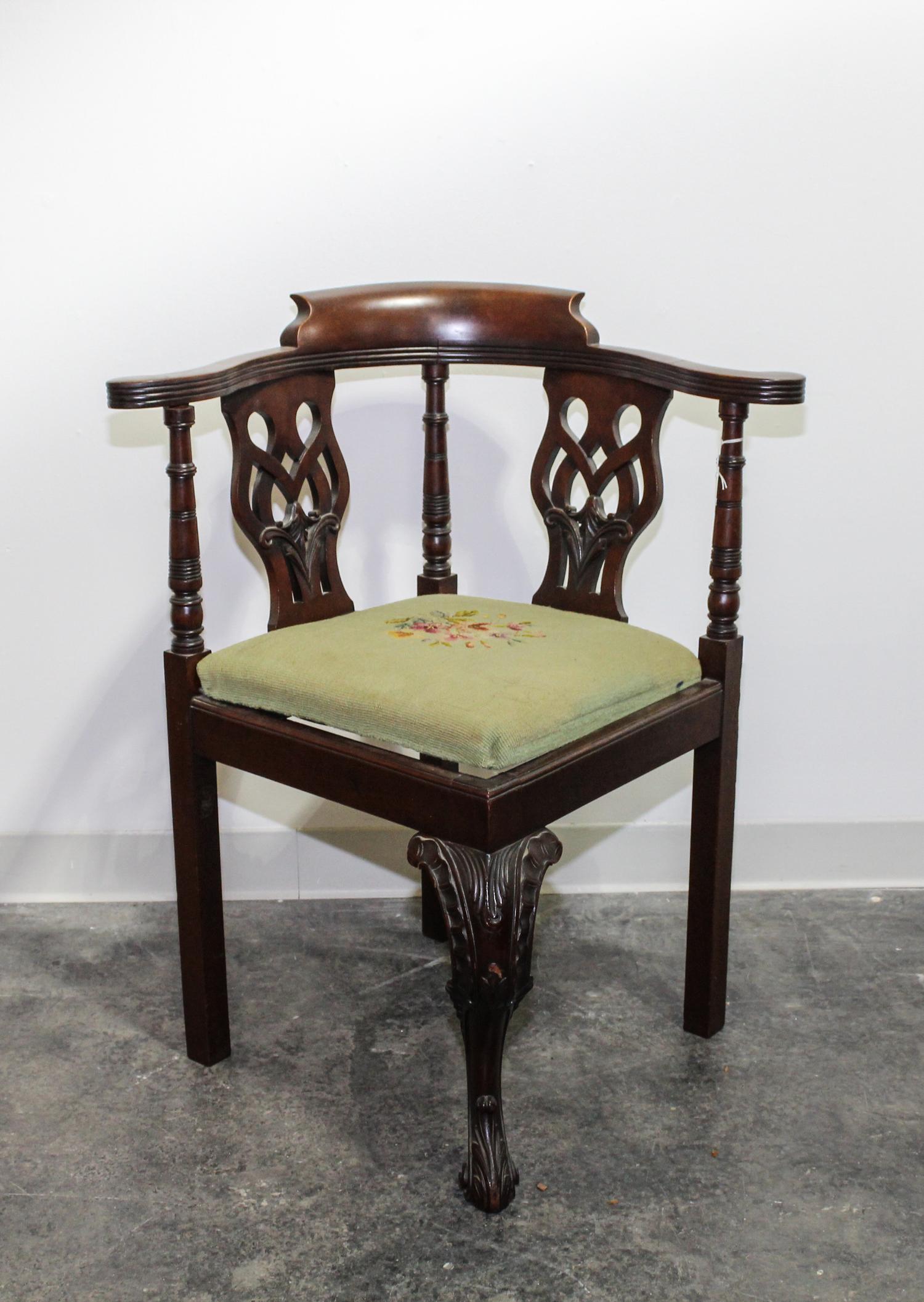 A Georgian Style Mahogany Corner Chair Height 33 1/4 inches. — 19TH/20TH CENTURY