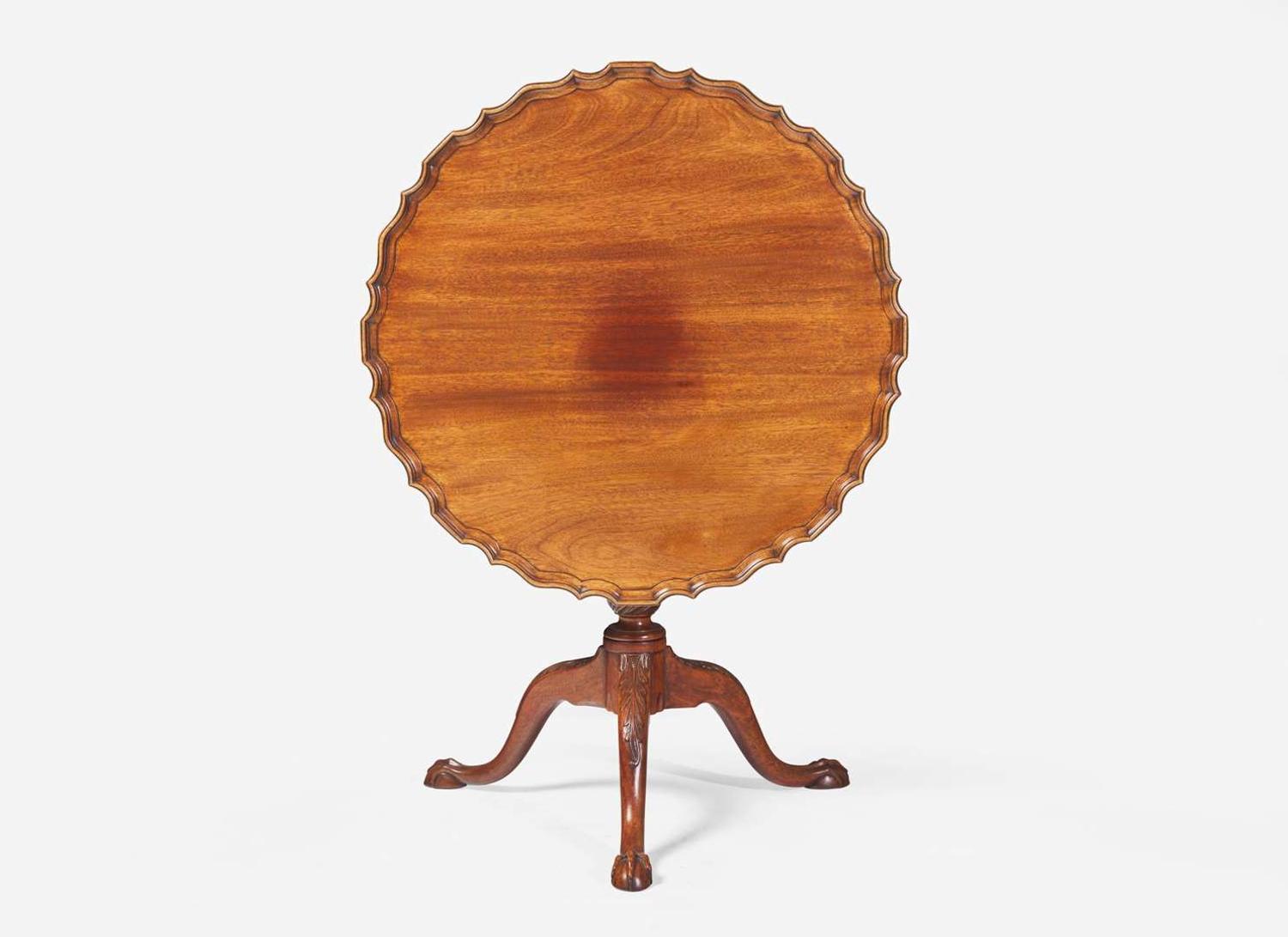 A Chippendale style mahogany tilt-top tea table, 20th century