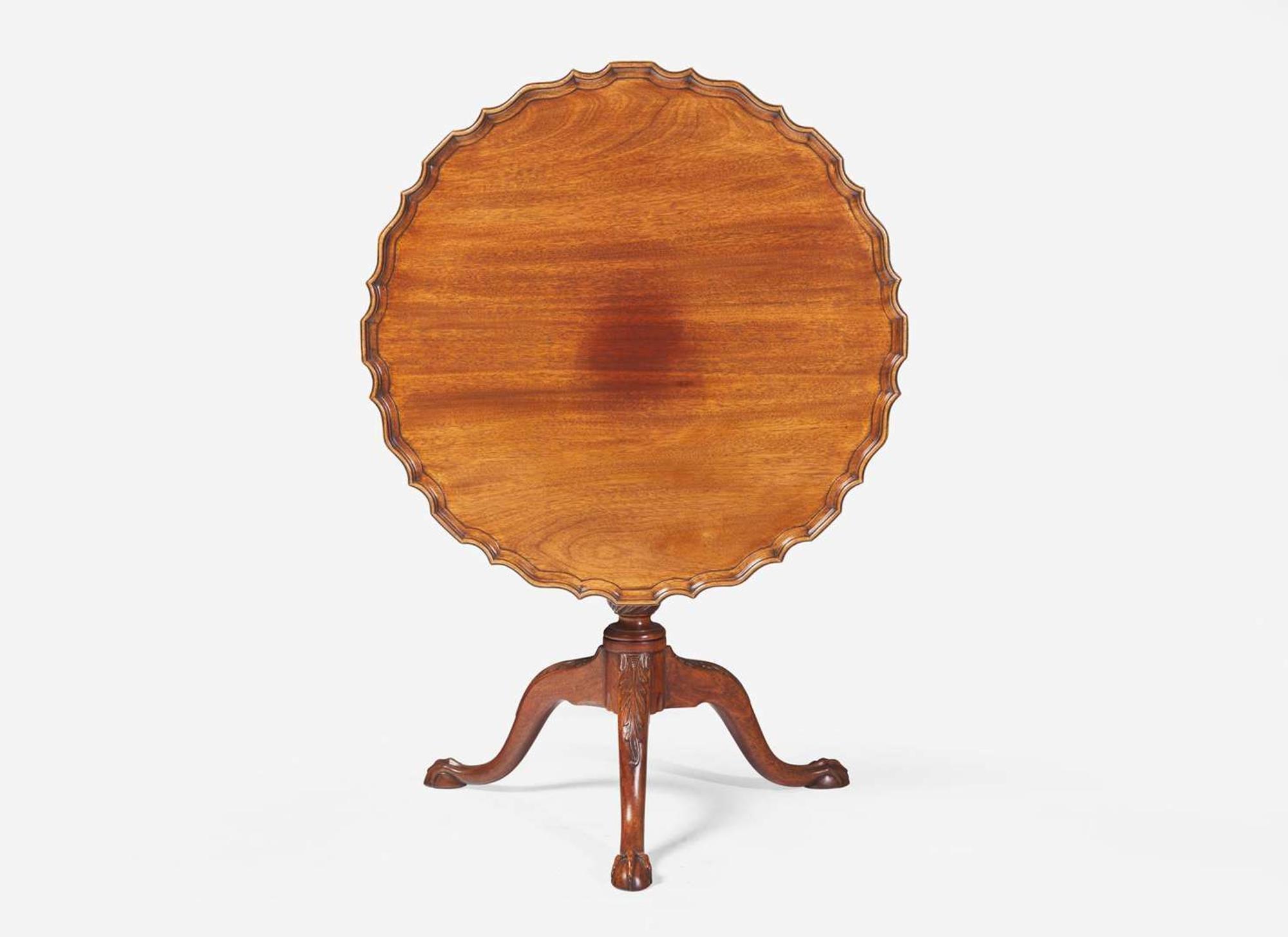 A Chippendale style mahogany tilt-top tea table, 20th century
