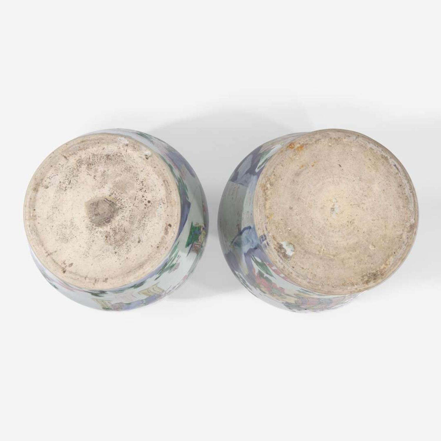 Two Chinese wucai-decorated porcelain jars and associated covers 五彩瓷罐两件 17th century ????