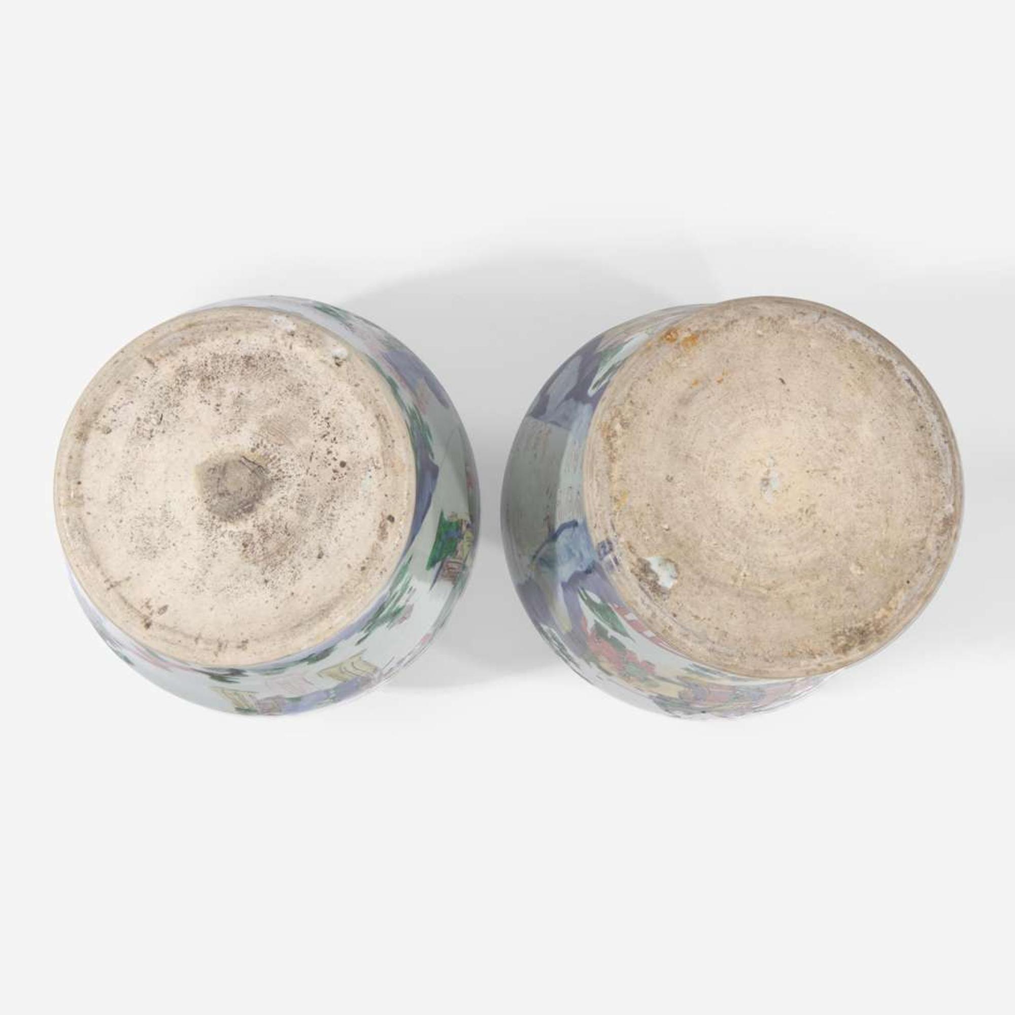 Two Chinese wucai-decorated porcelain jars and associated covers 五彩瓷罐两件 17th century ????