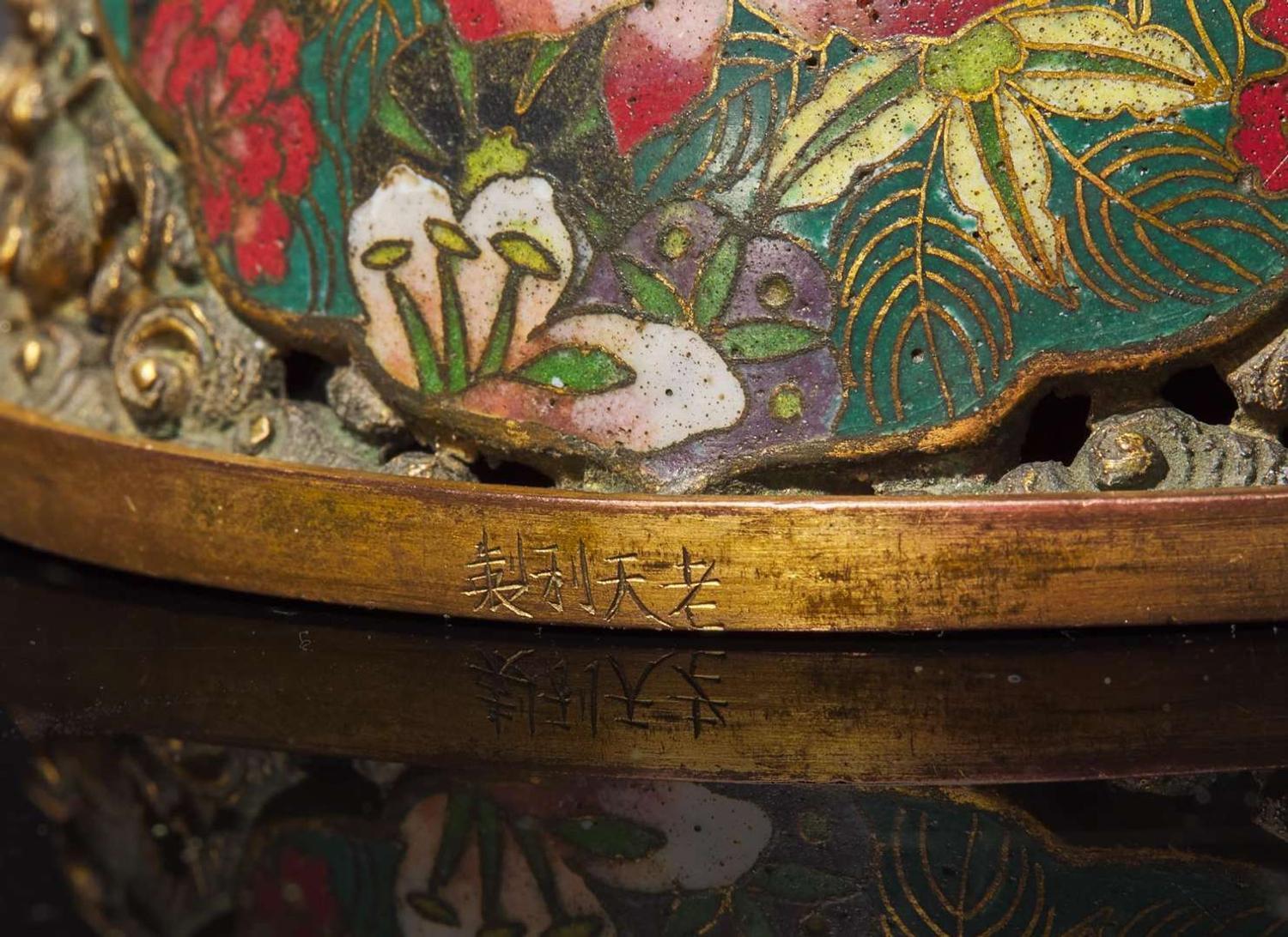 A Chinese cloisonne censer and cover with wood stand, Lao Tian Li, Late Qing to Republic period 景泰藍帶蓋香爐配底座 老天利製 晚清至民國