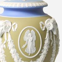 A Wedgwood Tricolor Jasperware Urn-Form Potpourri Vase UK, 1890-1910