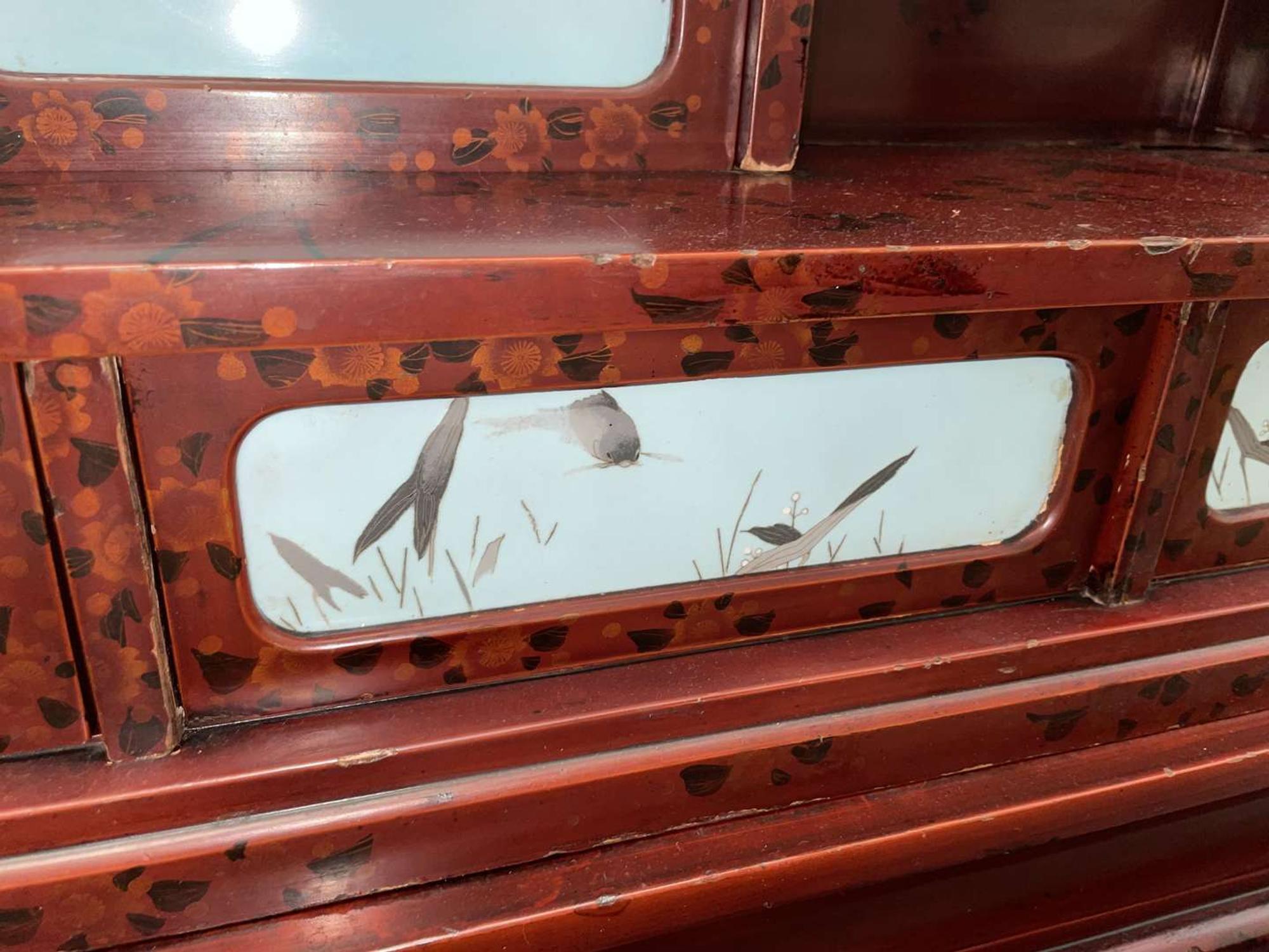 A Japanese lacquer display cabinet with cloisonné panels 日本漆器立柜及底座 Late Meiji period ????
