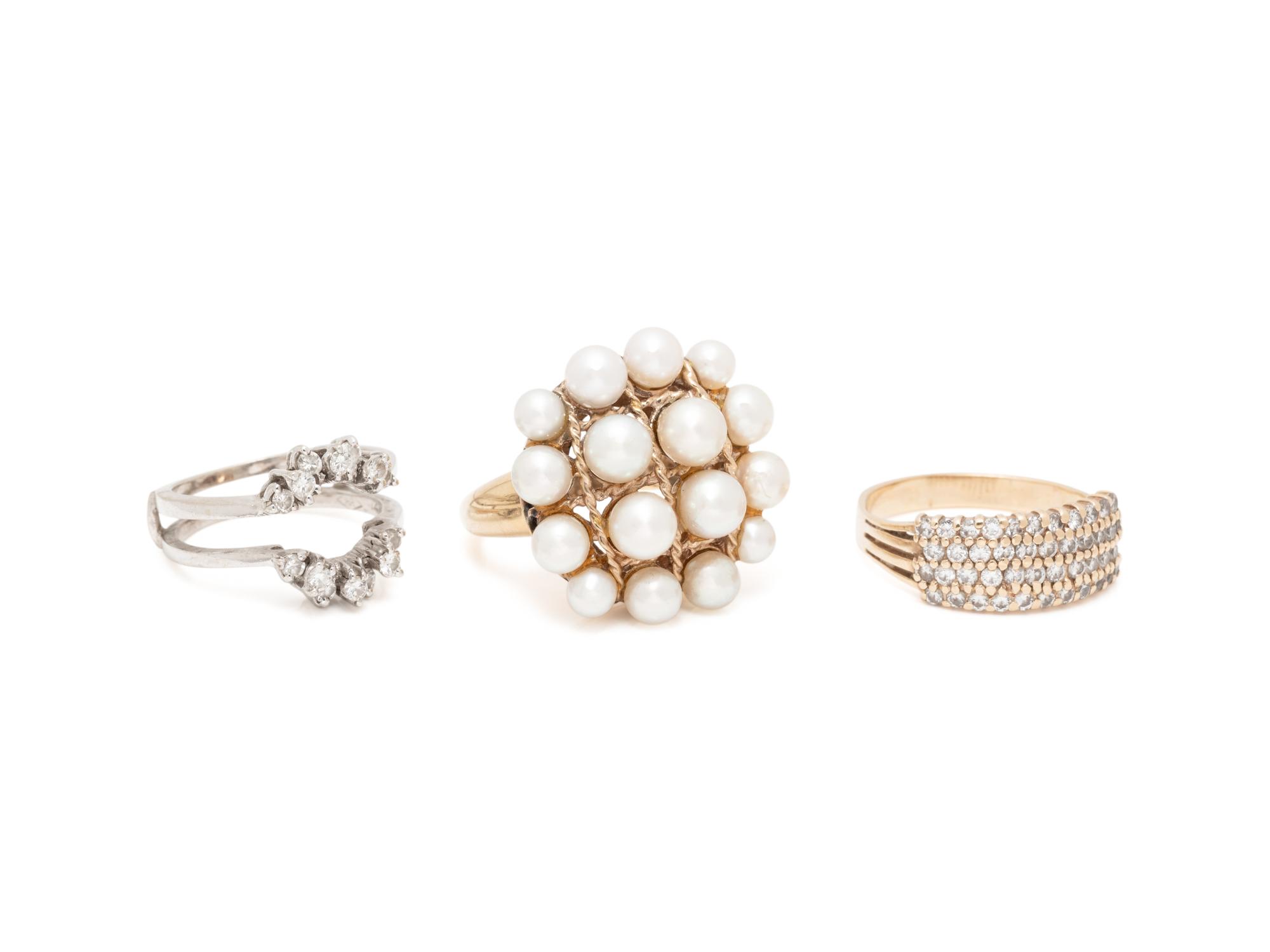 COLLECTION OF GOLD, DIAMOND AND PEARL RINGS