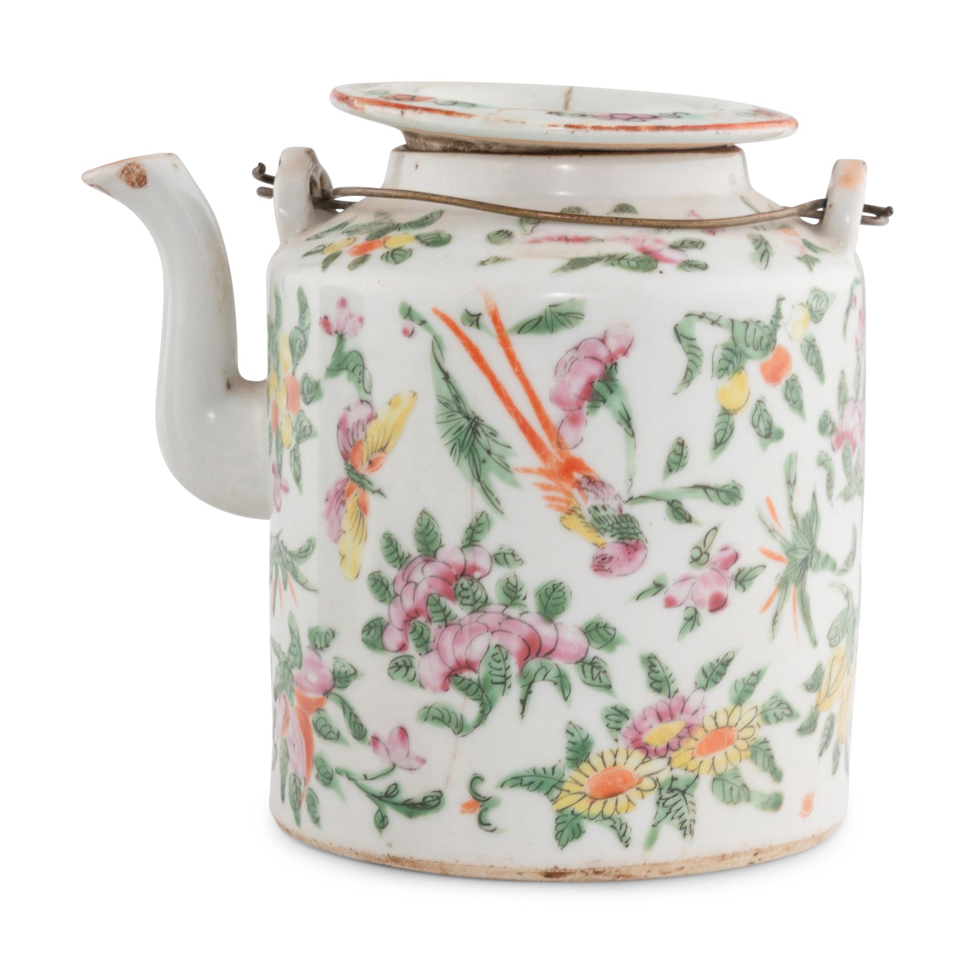 A Group of Four Chinese Export Porcelain Articles