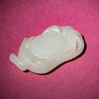A Chinese White Jade Carving of a Crab on Lotus Leaf, 18th/19th Century — 清中期 白玉蓮葉螃蟹把件
