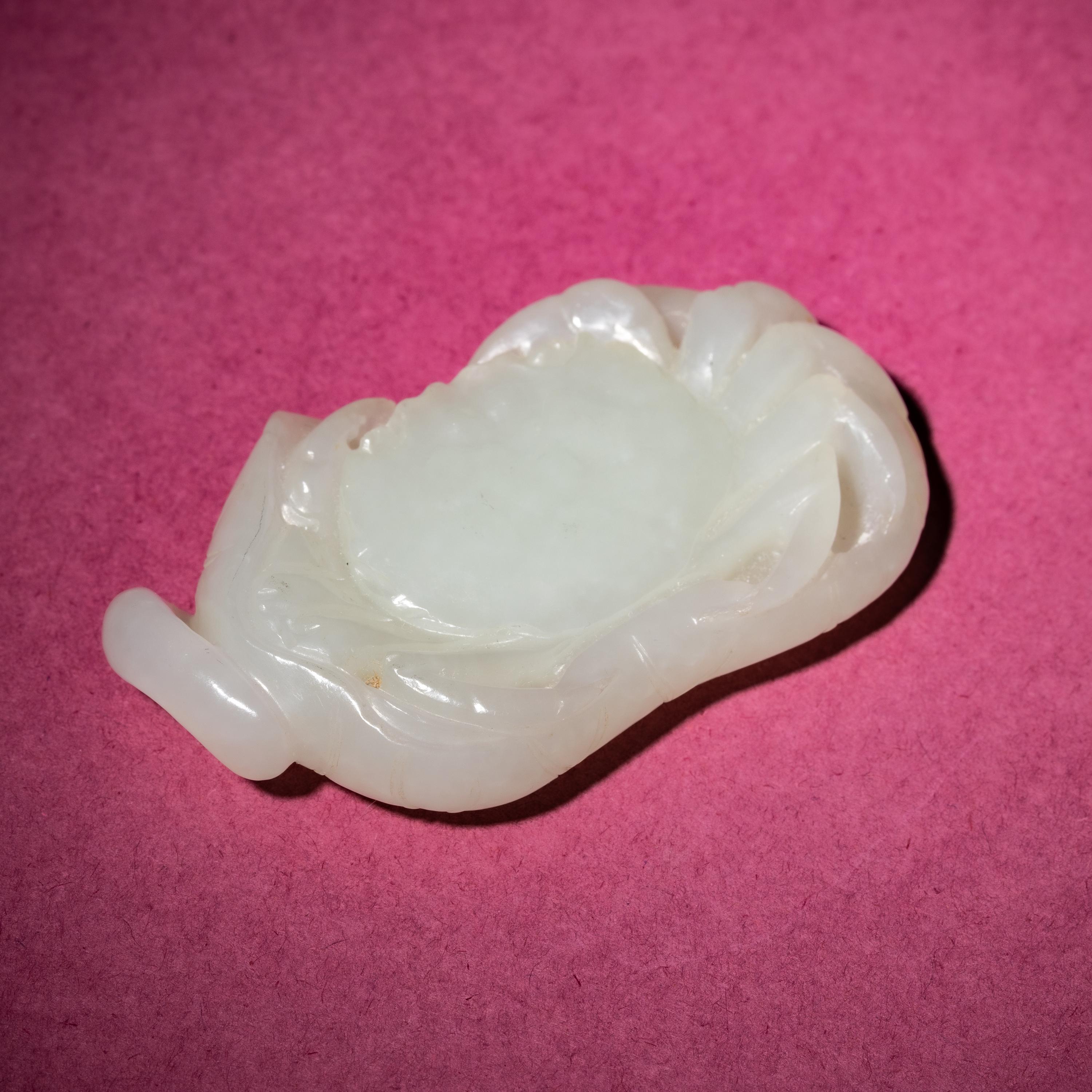 A Chinese White Jade Carving of a Crab on Lotus Leaf, 18th/19th Century — 清中期 白玉蓮葉螃蟹把件