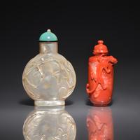 Two Chinese Snuff Bottles: Mother-of-Pearl and Coral, 19th-20th Century — 晚清-民國 珊瑚、貝母鼻烟壺兩支