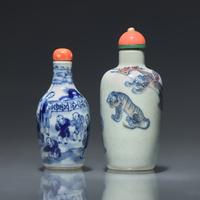 Two Underglaze Blue-Decorated Chinese Porcelain Snuff Bottles, Qing Dynasty, 19th to Early 20th Century — 清晚期-民國 青花及青花釉裡紅鼻煙壺兩支