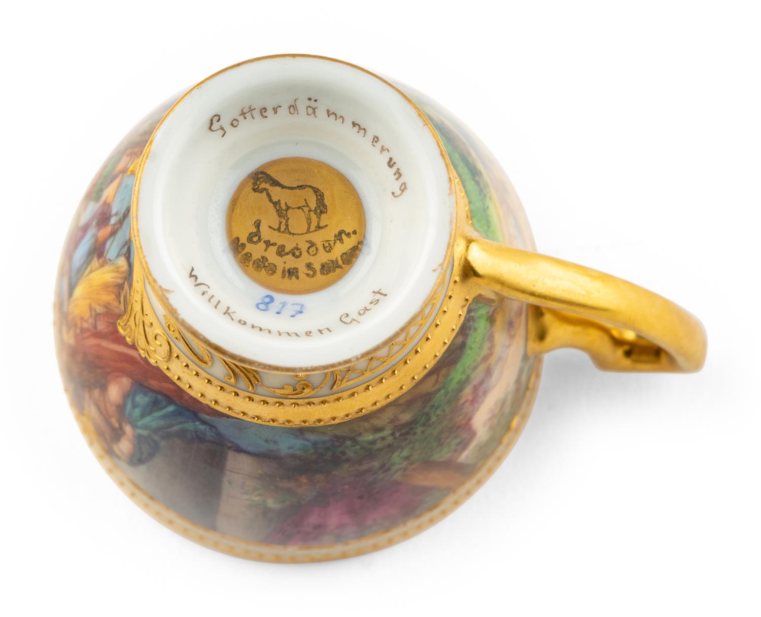 A Dresden (Ambrosius Lamm) Porcelain Dinner Service