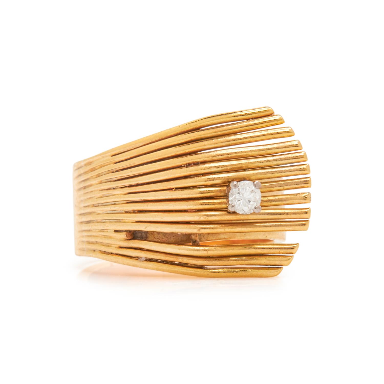 YELLOW GOLD AND DIAMOND RING