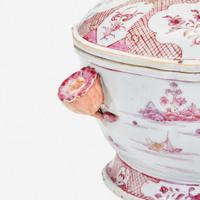 A Chinese Export Porcelain Puce-Decorated Tureen, Cover, and Stand Third quarter 18th century
