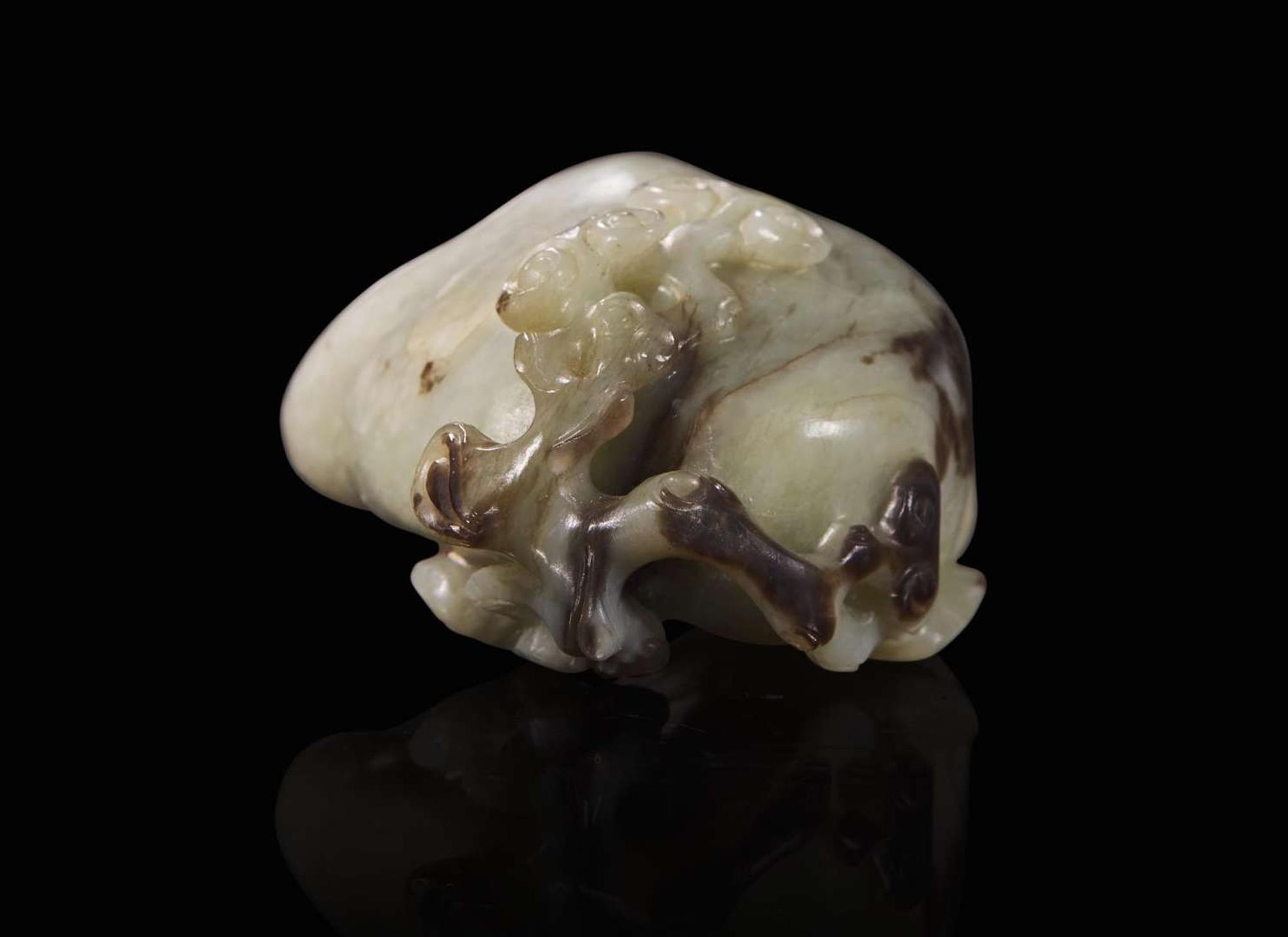 A small Chinese carved greyish-celadon and brown jade coupe, Qing dynasty or earlier 青灰玉小爵杯 清或更早