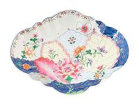 A Chinese Export Porcelain Tobacco Leaf Footed Serving Dish — 19TH CENTURY