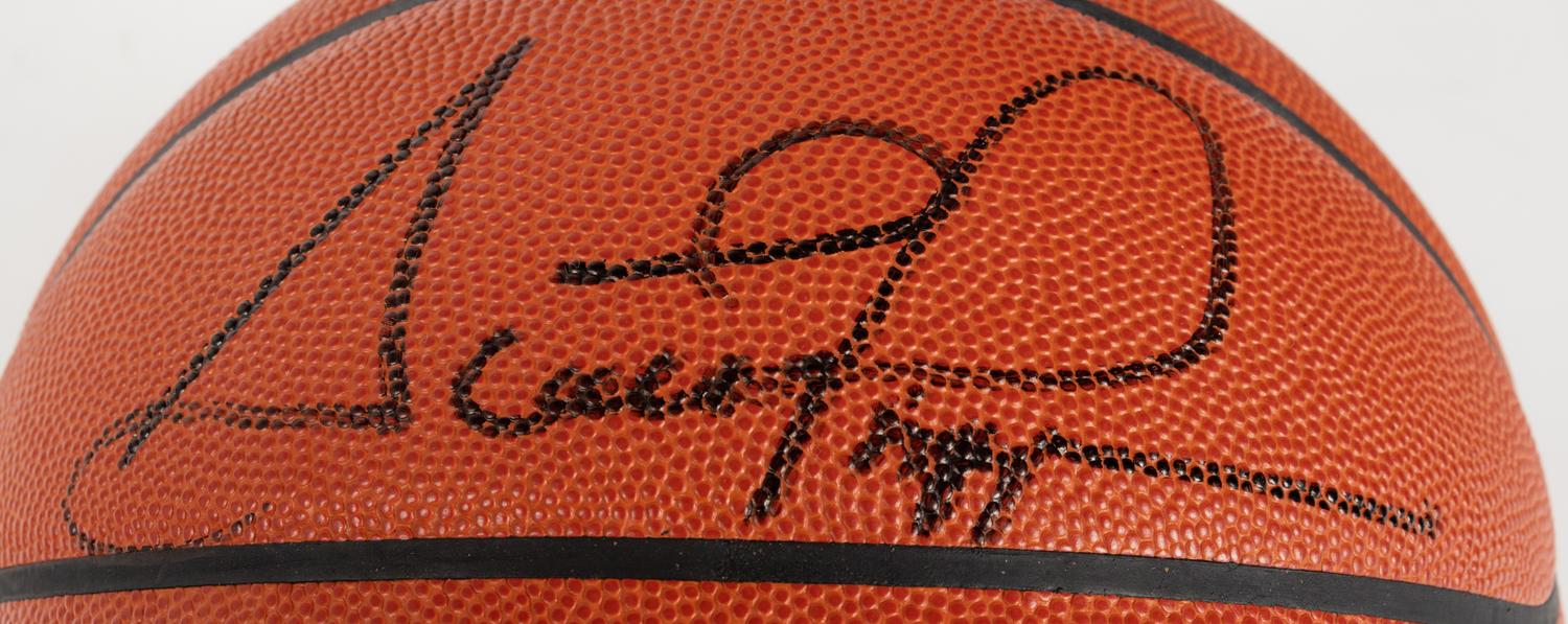 A Scottie Pippen Signed Autograph Official NBA Spalding Basketball (Beckett Authentication Services BAS Certified),