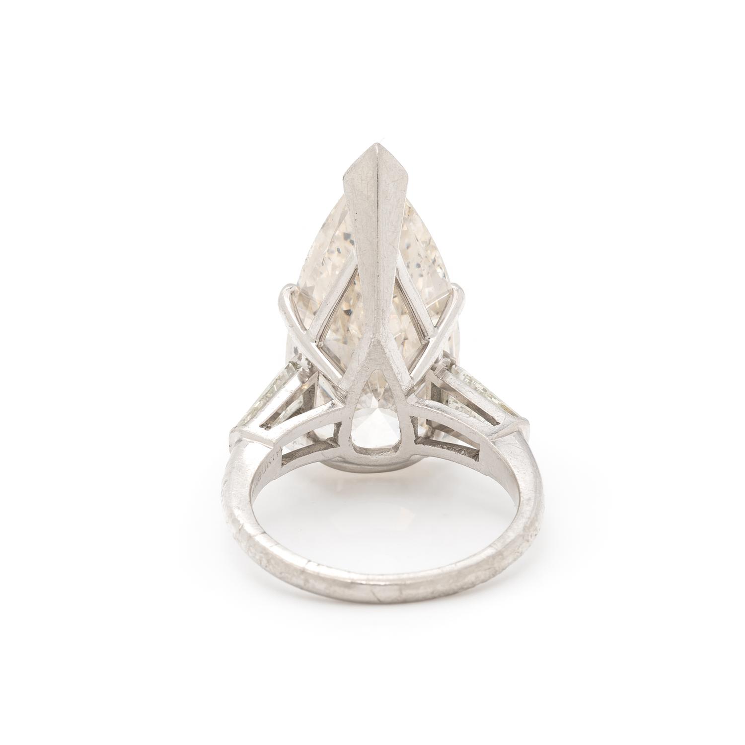 PEAR SHAPED DIAMOND RING