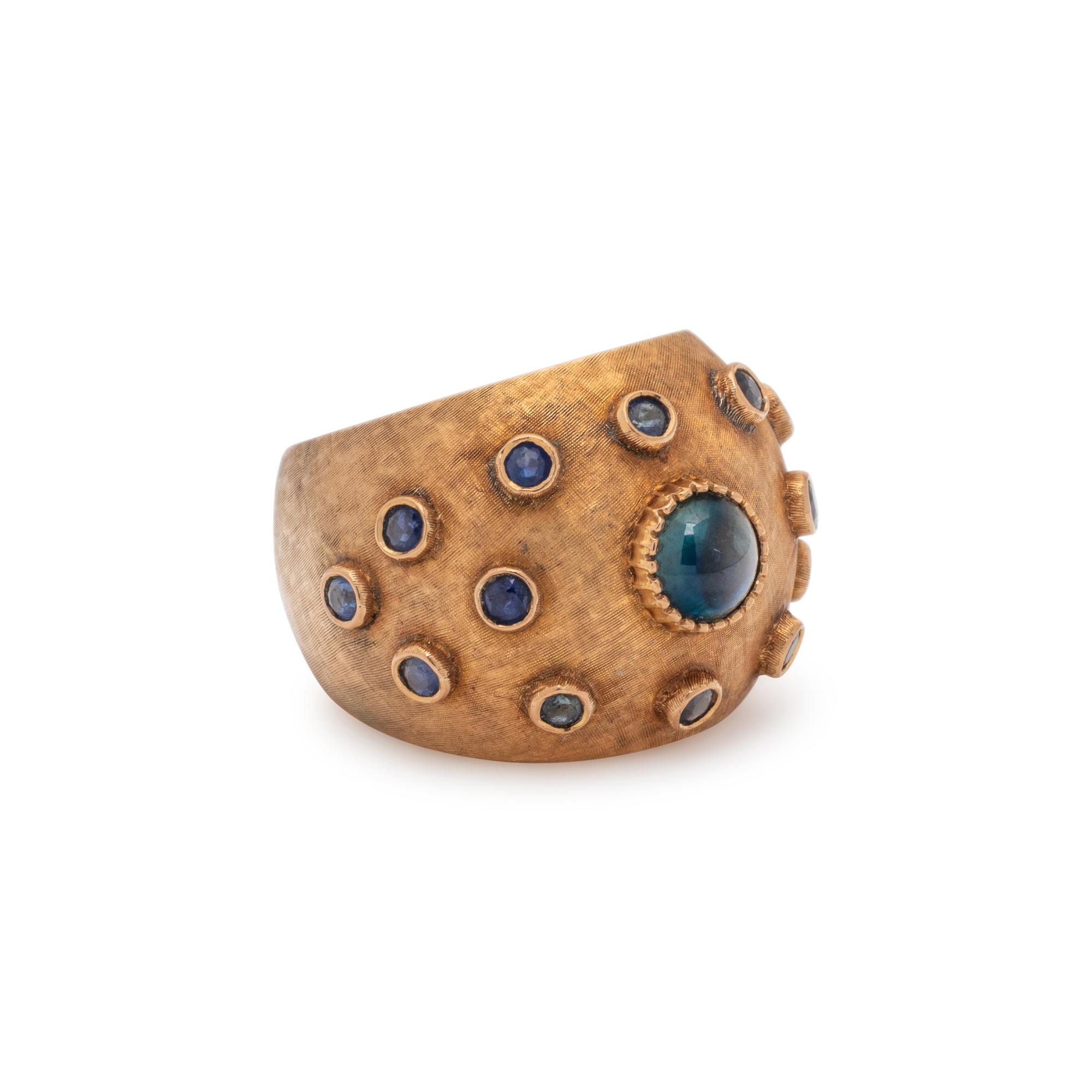 YELLOW GOLD AND SAPPHIRE RING