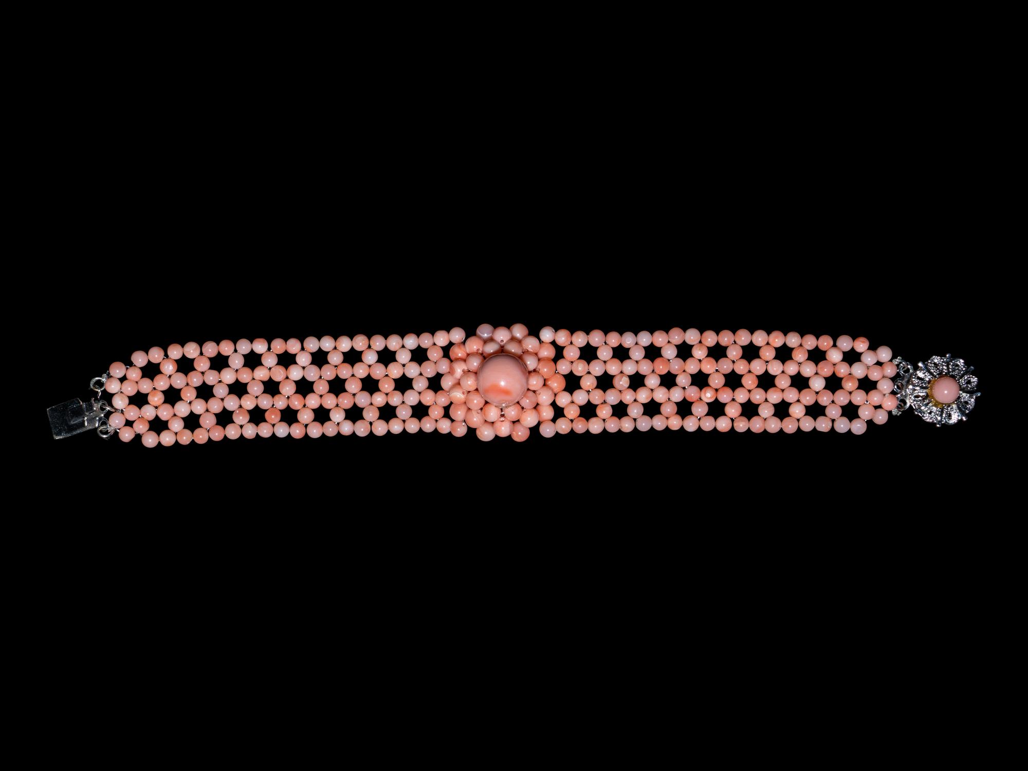 A Chinese Coral Necklace and Bracelet Set