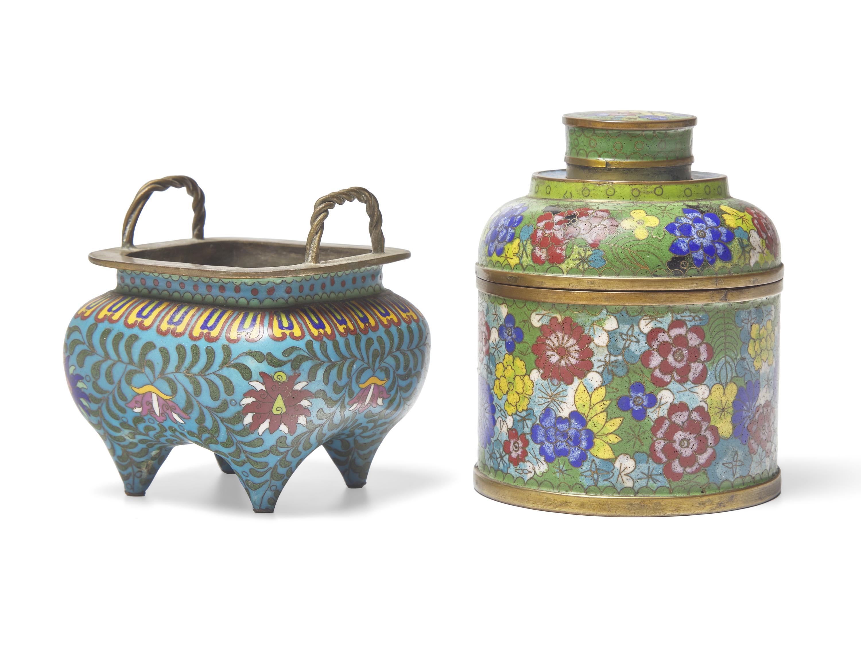 Two Chinese Cloisonne Enamel Articles, 20th Century 近代 掐絲琺琅雙耳爐及烟盒