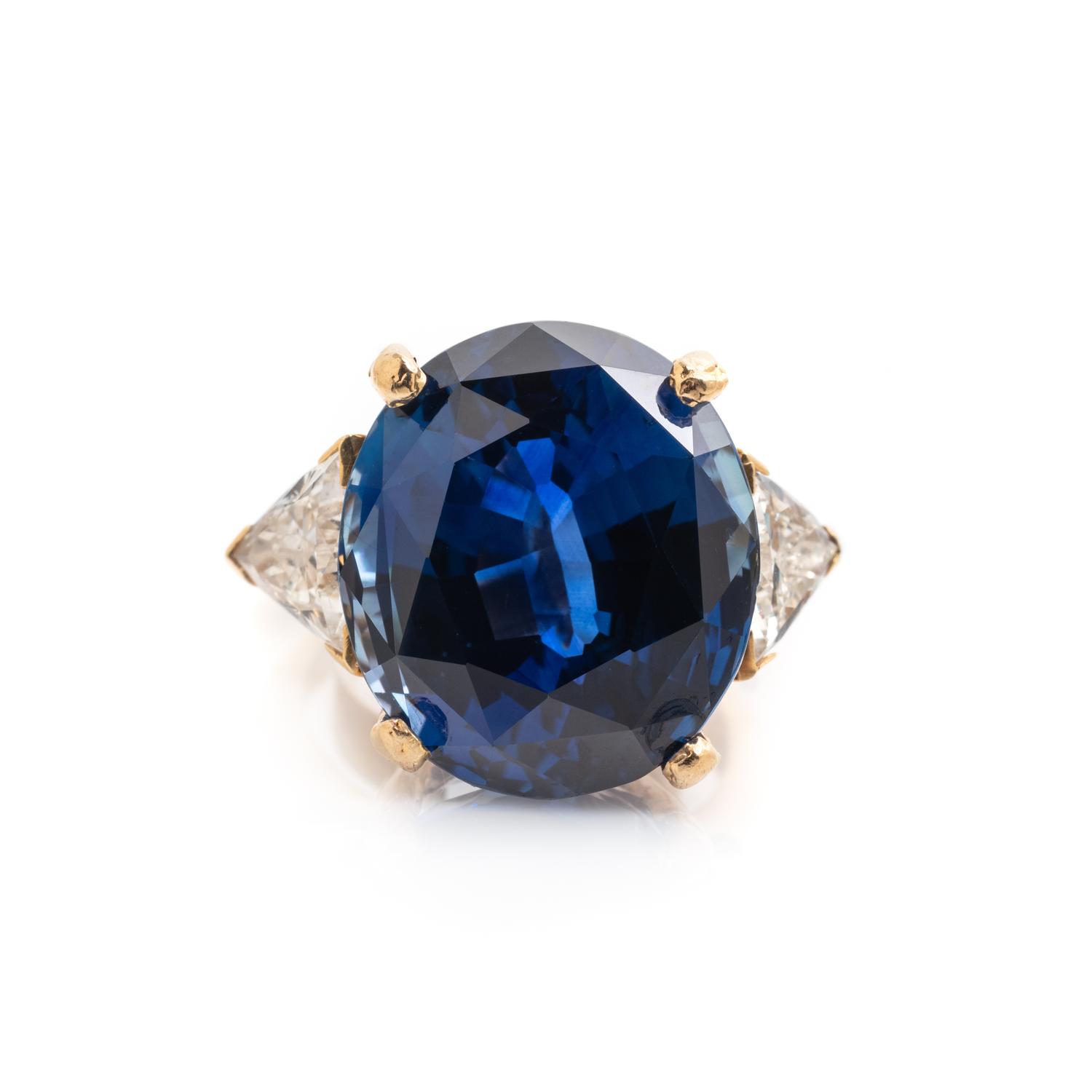 SAPPHIRE AND DIAMOND RING