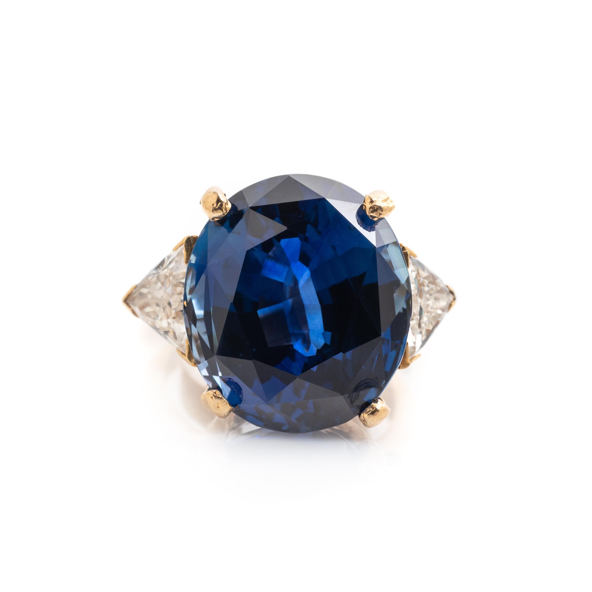 SAPPHIRE AND DIAMOND RING