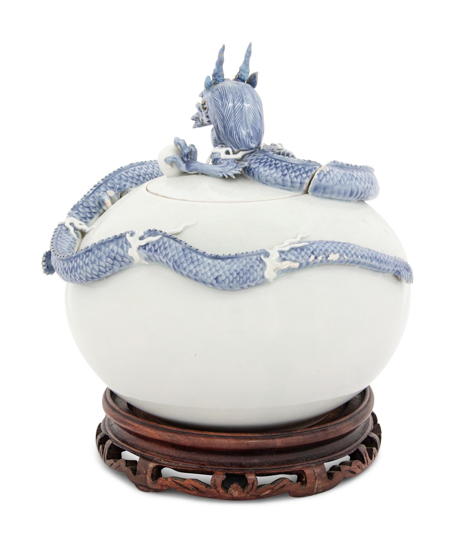 A Japanese Blue and White Porcelain 'Dragon' Covered Jar