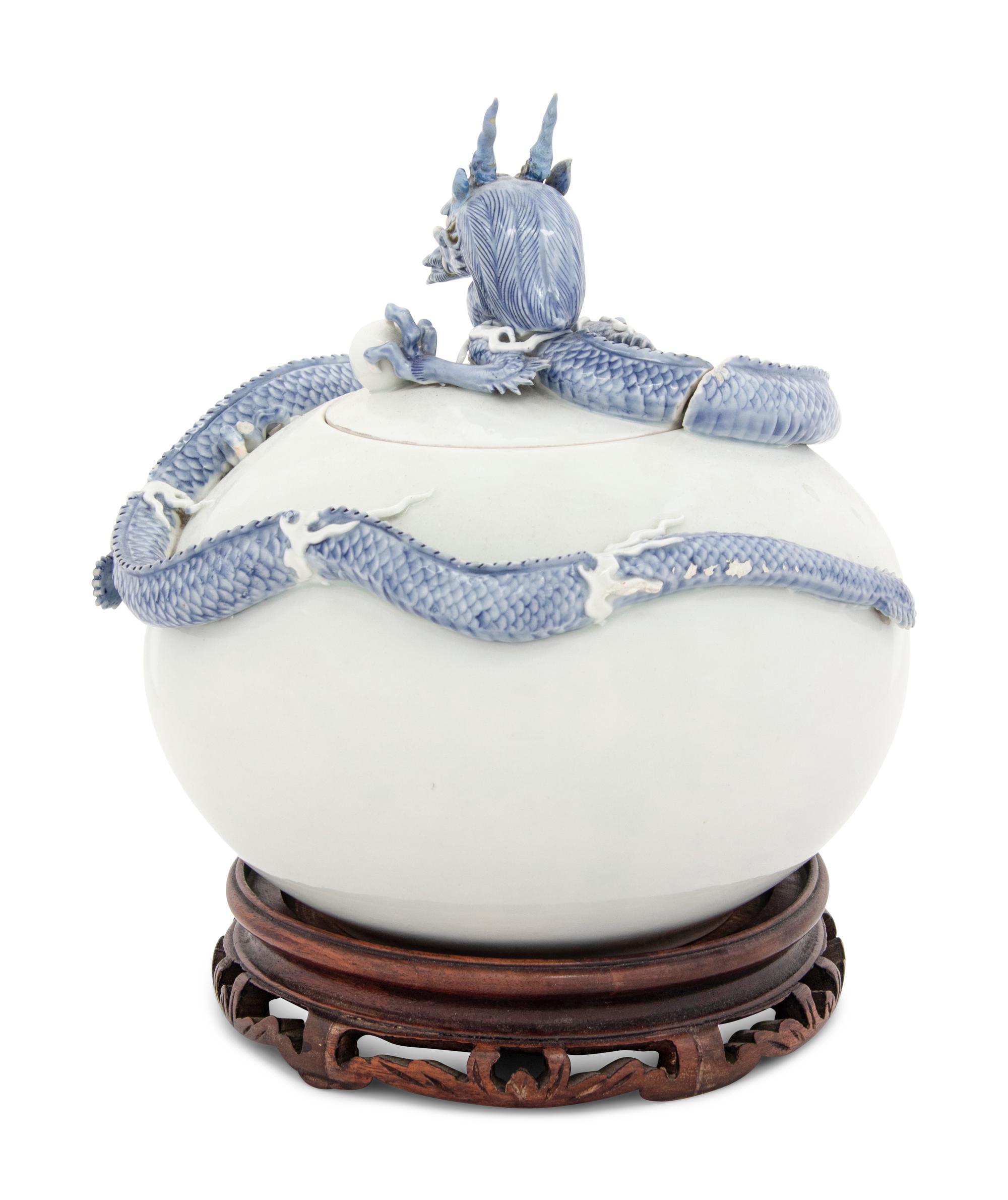 A Japanese Blue and White Porcelain 'Dragon' Covered Jar
