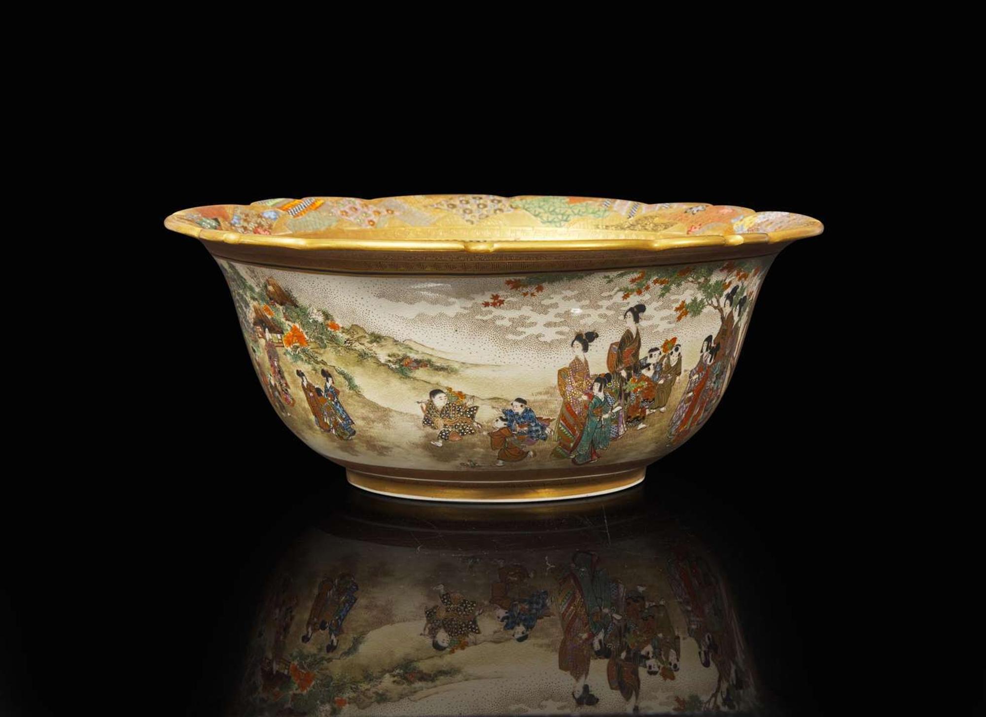 A finely decorated Satsuma-type large bowl, Kinkozan workshop, Meiji period 薩摩燒式大盌 錦光山造 明治