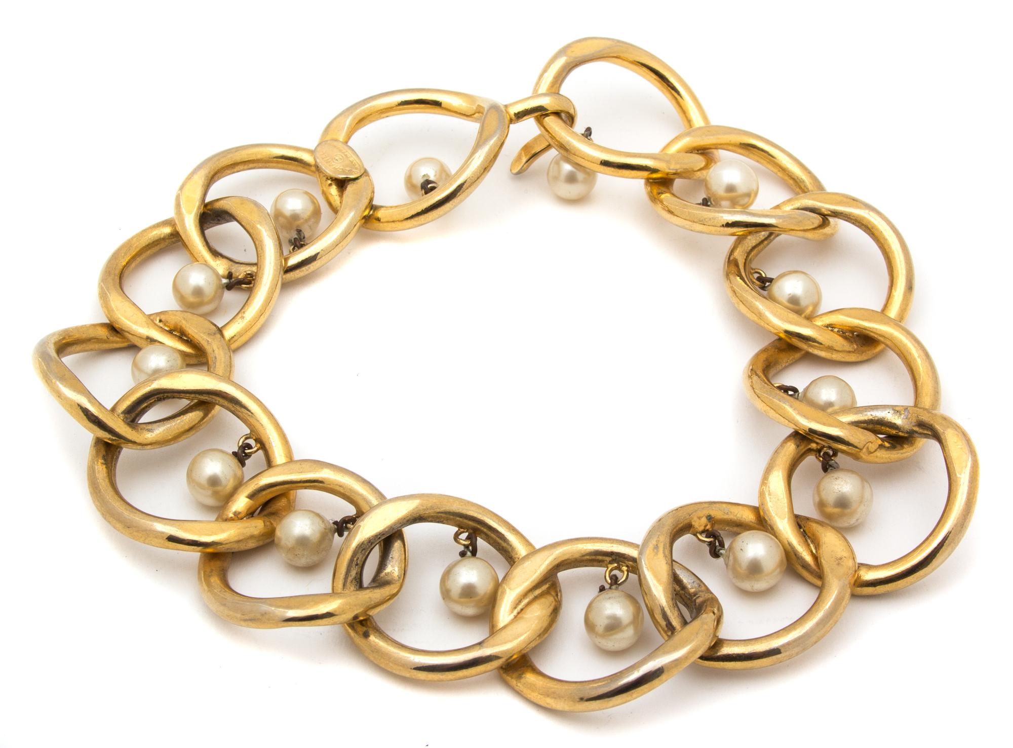 A Chanel Goldtone Link Necklace, 16".