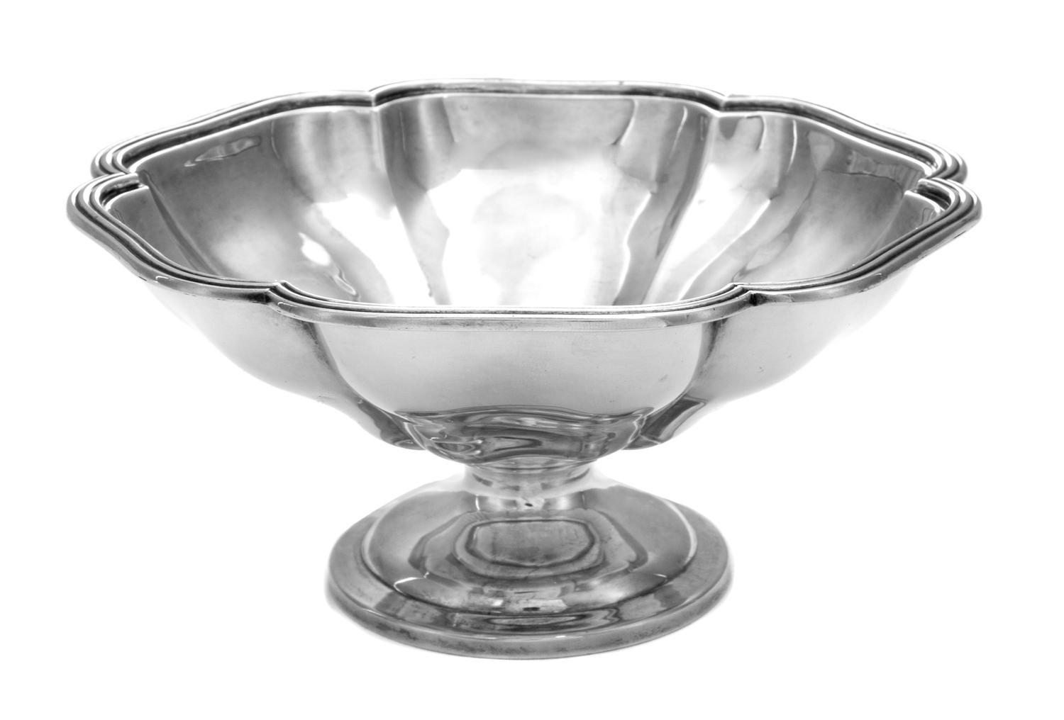 An American Silver Footed Bowl, Dominick & Haff, New York, NY, having a scalloped body with a reeded border, retailed by Bailey, Banks