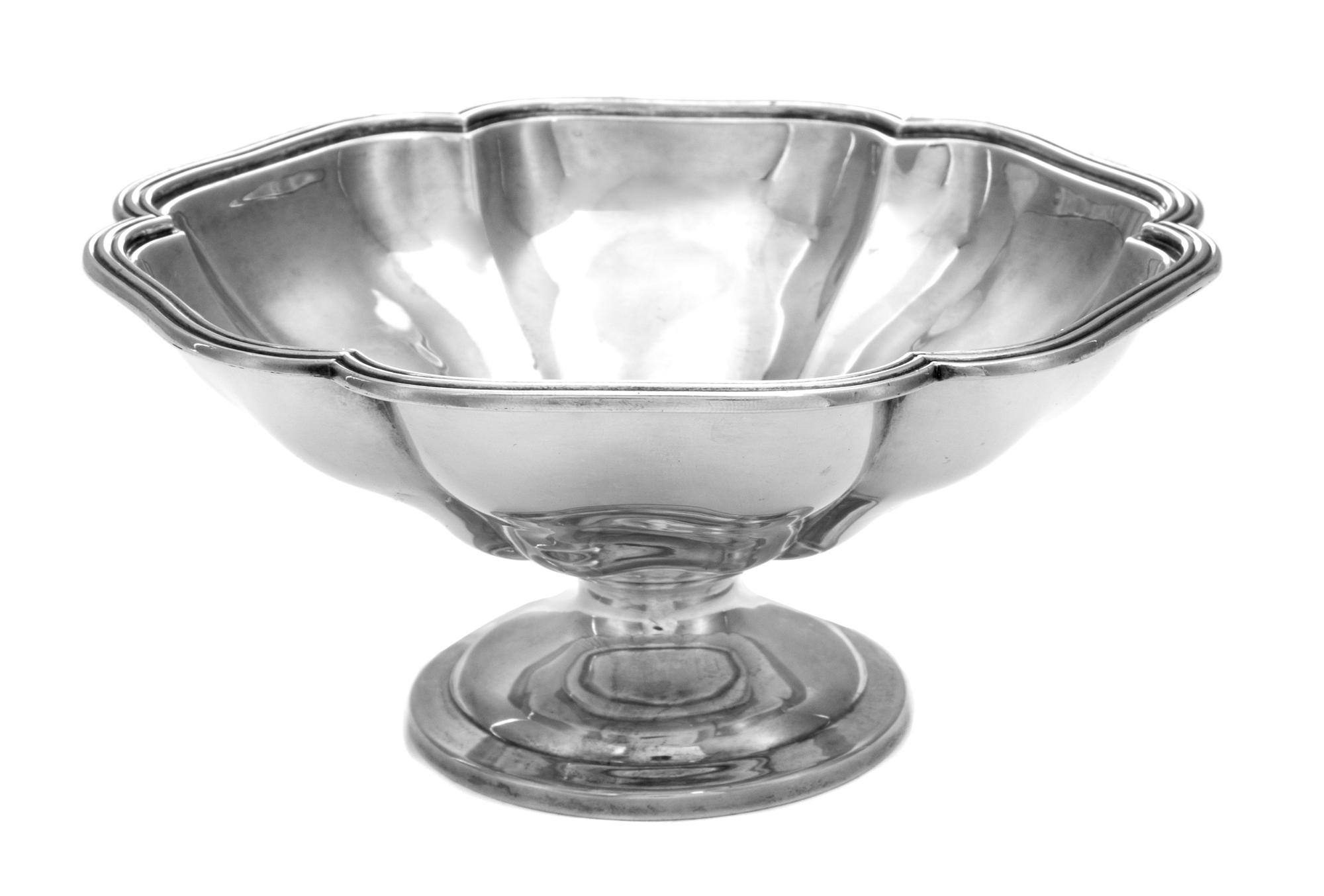 An American Silver Footed Bowl, Dominick & Haff, New York, NY, having a scalloped body with a reeded border, retailed by Bailey, Banks